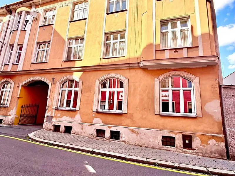 Prostorný cihlový byt 3+1 (91 m²) s balkonem v Opavě